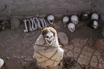 Lạnh sống lưng những bộ xương trắng dã trong nghĩa địa cổ