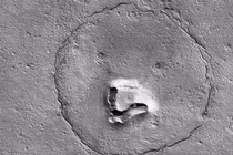 Nóng: NASA phát hiện gương mặt “gấu teddy” trên bề mặt sao Hỏa