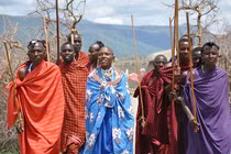 Kỳ lạ bộ tộc lấy phân trâu bò xây nhà để xua đuổi rắn rết