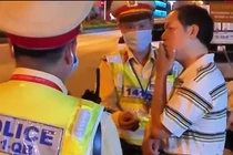 Cán bộ thuế ở Quảng Bình say rượu thách thức CSGT