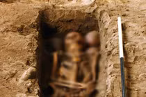 Mở mộ cổ thời Trung cổ, chuyên gia lẩy bẩy vì thấy thứ này