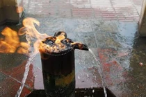 Kỳ bí dòng suối “thần” có thể bốc cháy trong phút chốc 