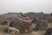 Bí ẩn khó giải loạt chum đá khổng lồ hơn 2.000 tuổi ở Ấn Độ