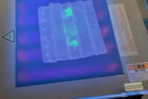 Bất ngờ khẩu trang có khả năng phát sáng khi phát hiện virus SARS-CoV-2