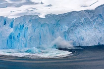 Bí ẩn quái thú hình người xuất hiện dưới đại dương của Nam Cực