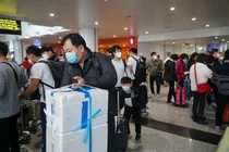 Nhóm khách Trung Quốc 'cố thủ' ở Nội Bài, không lên máy bay về nước