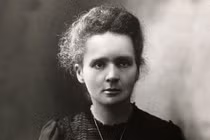 Cuộc đời phi thường của nữ khoa học gia đầu tiên đạt giải Nobel