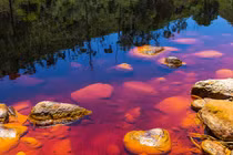 Vẻ đẹp "cảm lạnh" của vùng nước nguy hiểm nhất Trái đất