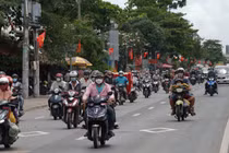 Chiều tối ngày cuối cùng của kỳ nghỉ, người dân đổ về TP Hồ Chí Minh