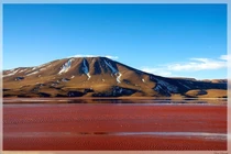 Vén màn bí ẩn hồ nước mặn đỏ như máu trên dãy Andes