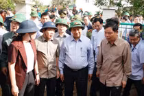 Thủ tướng thị sát, chỉ đạo khắc phục hậu quả bão lũ