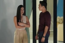 Nhìn cảnh ti vi, bát đĩa vỡ dưới nền nhà, tôi bế con bỏ về ngoại