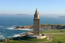 Kỳ thú truyền thuyết tòa tháp được xây bằng xương người khổng lồ