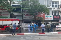 Cháy lớn cửa hàng đồ sơ sinh phố Tôn Đức Thắng