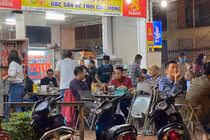 Nhiều quán nhậu ở Hà Nội thách thức lệnh giãn cách, khách tấp nập