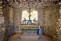 Cảnh tượng khó quên bên trong nhà thờ xương người nổi tiếng Ba Lan