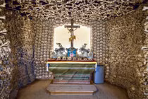 Cảnh tượng khó quên bên trong nhà thờ xương người nổi tiếng Ba Lan