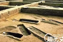 Mở mộ cổ, chuyên gia sững người thấy 7 bộ hài cốt đỏ như máu 