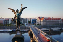 Độc đáo những bức tượng trên nóc tòa nhà ở Cộng hòa Czech