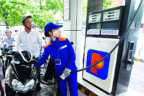 Khóc ròng vì lỗ, doanh nghiệp bán lẻ tố đủ góc khuất của ngành xăng dầu