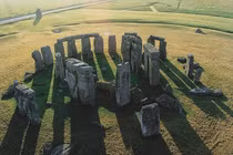 Ai bỏ tiền mua bãi đá cổ Stonehenge và tặng cho nước Anh?