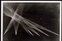 UFO xuất hiện trong Thế chiến 2, Mỹ nã 10 tấn đạn không hề hấn? 