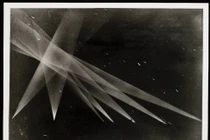 UFO xuất hiện trong Thế chiến 2, Mỹ nã 10 tấn đạn không hề hấn? 