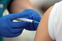 Người cao tuổi ở Moscow được nhận tiền khi tiêm vaccine Covid-19