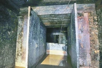 Hố đen lộ ra, bất ngờ thấy quan tài toả hương thơm lạ