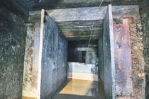 Hố đen lộ ra, bất ngờ thấy quan tài toả hương thơm lạ