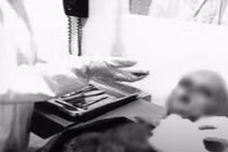 Sự thật chấn động về video khám nghiệm người ngoài hành tinh ở Roswell