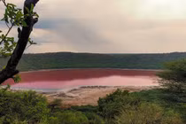 Hồ nước bất ngờ đổi màu sau một đêm, chuyên gia lập tức giải mã
