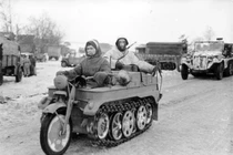 Khó hiểu vũ khí “dị” nửa xe máy nửa xe tăng của phát xít Đức