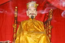 Vị vua nào được khen vì không nghe lời sai trái của vợ?