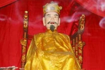 Vị vua nào được khen vì không nghe lời sai trái của vợ?