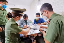 Bắt giám đốc lập 2 công ty bảo lãnh người nước ngoài nhập cảnh trái phép