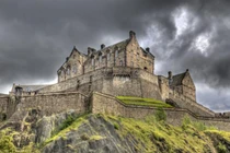 Giật mình lâu đài bị “ma ám” cực hút khách tham quan