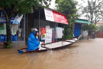 Mưa to kéo dài ở miền Trung, nhiều nơi ngập sâu