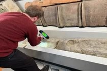 Vì sao La Mã cổ đại đổ đầy thạch cao trong quan tài người chết?