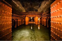 Khai quật lăng mộ cổ, chuyên gia tái mặt thấy “quái vật” bên trong