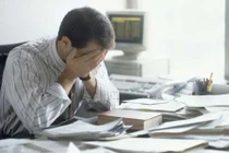 Nói đi du lịch, vợ chụp ảnh gửi về, chồng tính chuyện ly hôn