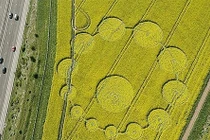 Vòng tròn khổng lồ ở Anh được giải mã: Liên quan người ngoài hành tinh? 