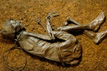 Bí mật xác ướp 2.400 tuổi có dây thừng tròng quanh cổ