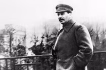 Thót tim 2 lần nhà lãnh đạo Stalin suýt mất mạng vì bị ám sát
