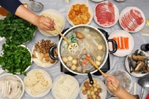 5 người đi cấp cứu sau 10 phút ăn lẩu tại quán vỉa hè