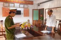 "Bút phê" hơn 200 hồ sơ đất sai, cựu trưởng phòng bị cấm rời nơi cư trú