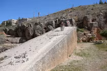 Bí ẩn bệ đá khổng lồ nghi bãi đáp UFO của người ngoài hành tinh