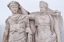 Thủ đoạn độc ác của hoàng hậu La Mã giết cả 3 đời chồng