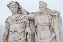 Thủ đoạn độc ác của hoàng hậu La Mã giết cả 3 đời chồng