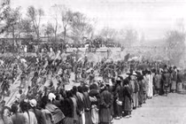 Vì sao không ai quỳ lạy trong đám tang hoàng đế Quang Tự? 